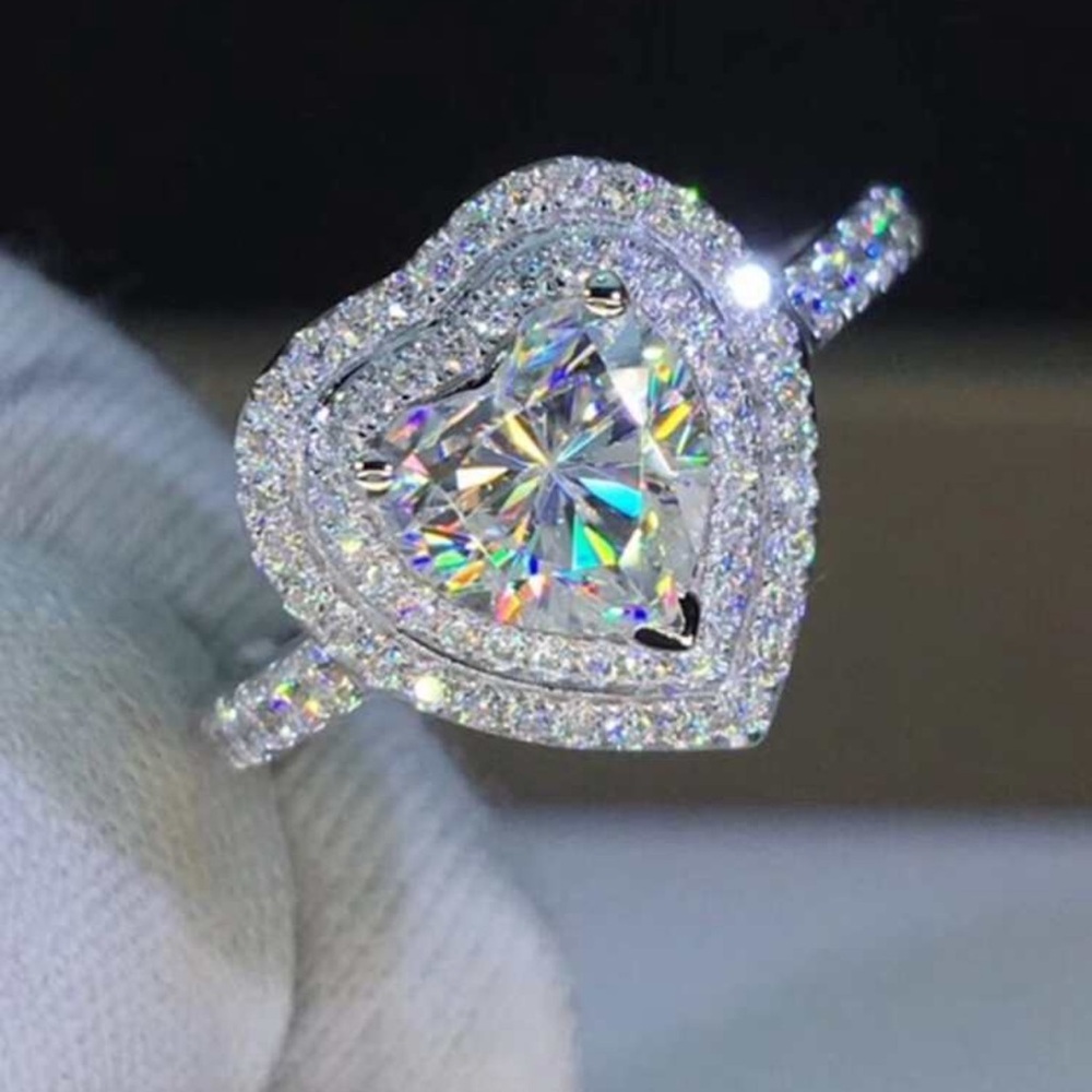 NWT GORGEOUS Romantic Heart Cubic Zirconia gem stones
Ring For Women Siz…8